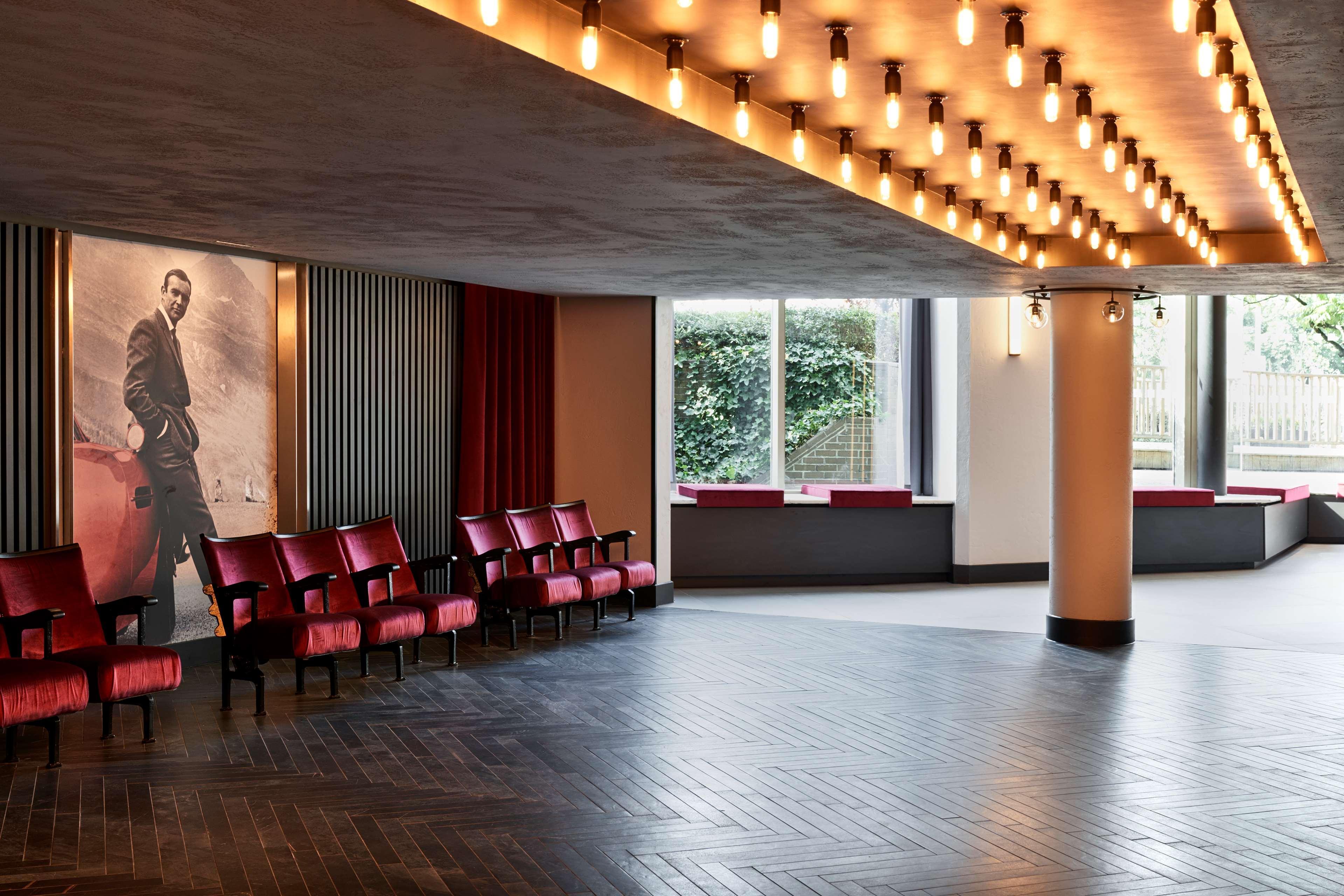 Radisson Red London Heathrow Hotel Harmondsworth Exterior foto The interior of the new building