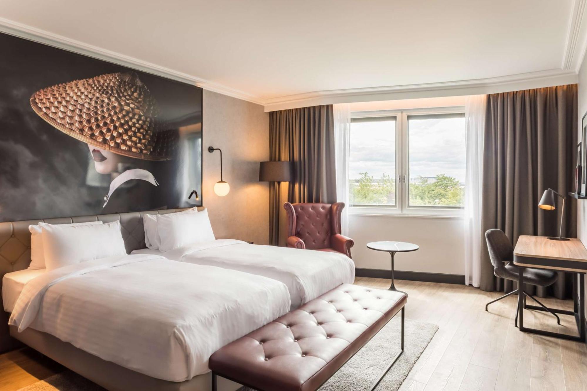 Radisson Red London Heathrow Hotel Harmondsworth Exterior foto