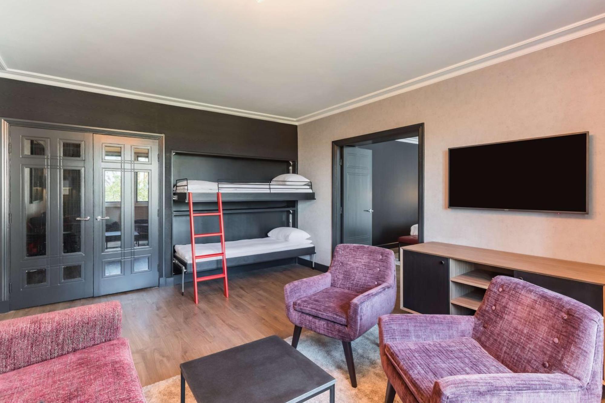 Radisson Red London Heathrow Hotel Harmondsworth Exterior foto