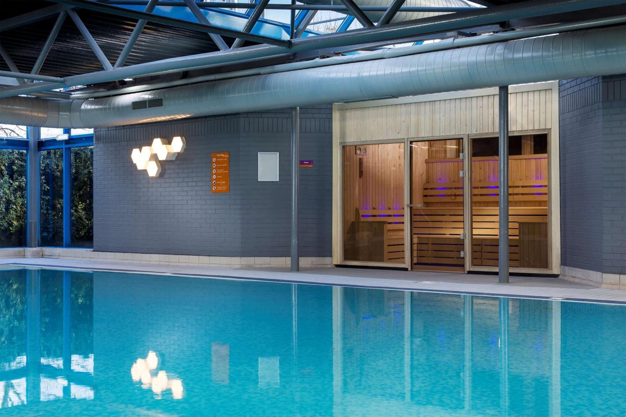 Radisson Red London Heathrow Hotel Harmondsworth Exterior foto Sauna